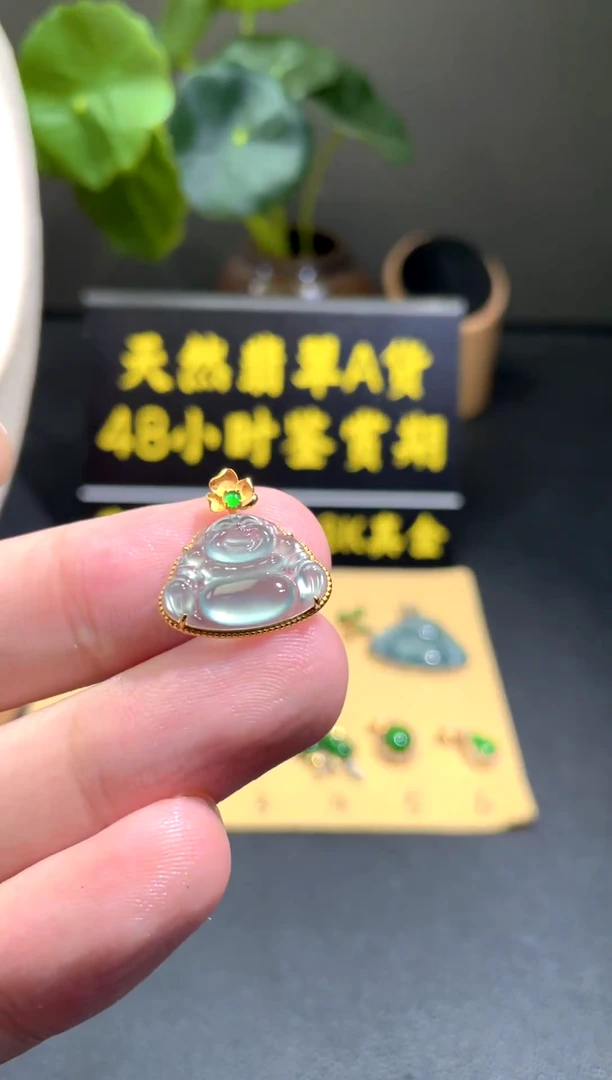 颈饰18K金镶嵌翡翠翡翠A货