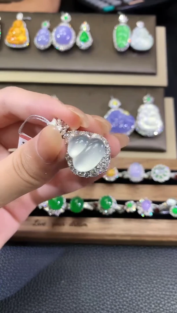 翡翠18K金镶嵌吊坠(不含链)夏日珠宝A75