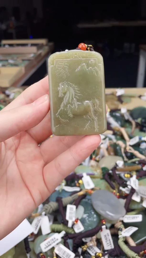 颈饰未镶嵌和田玉1