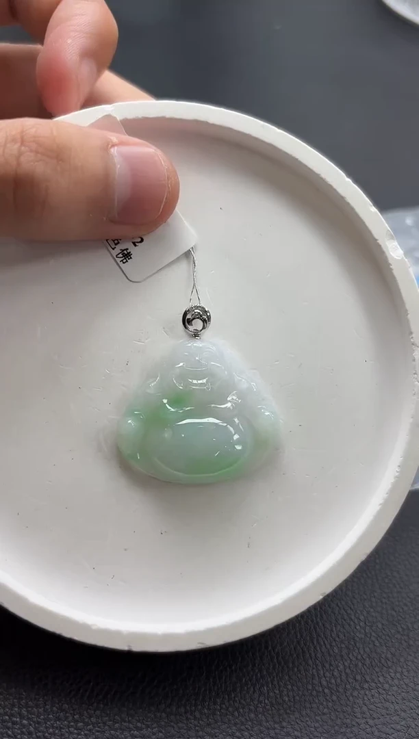 颈饰18K金镶嵌翡翠佛公