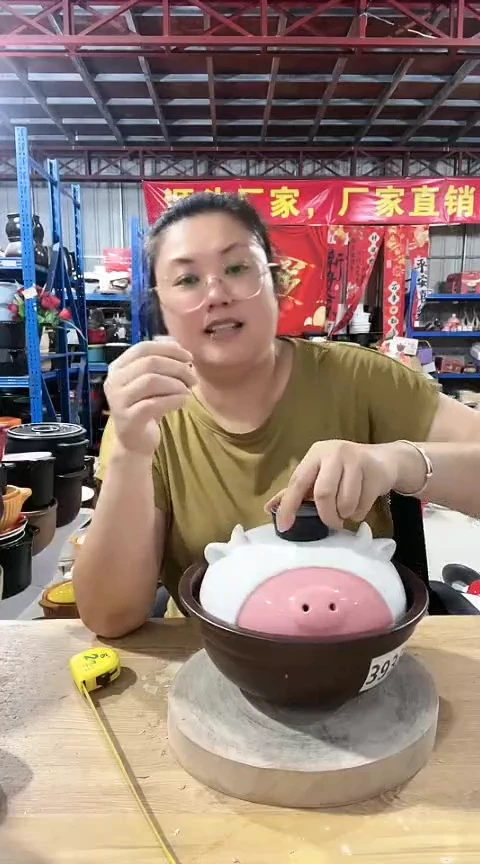 明显瑕疵咖色砂锅碗带盖