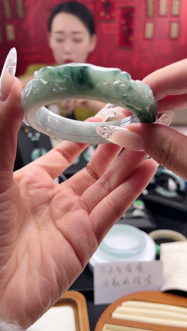 【闪购商品】翡翠手镯未镶嵌手镯