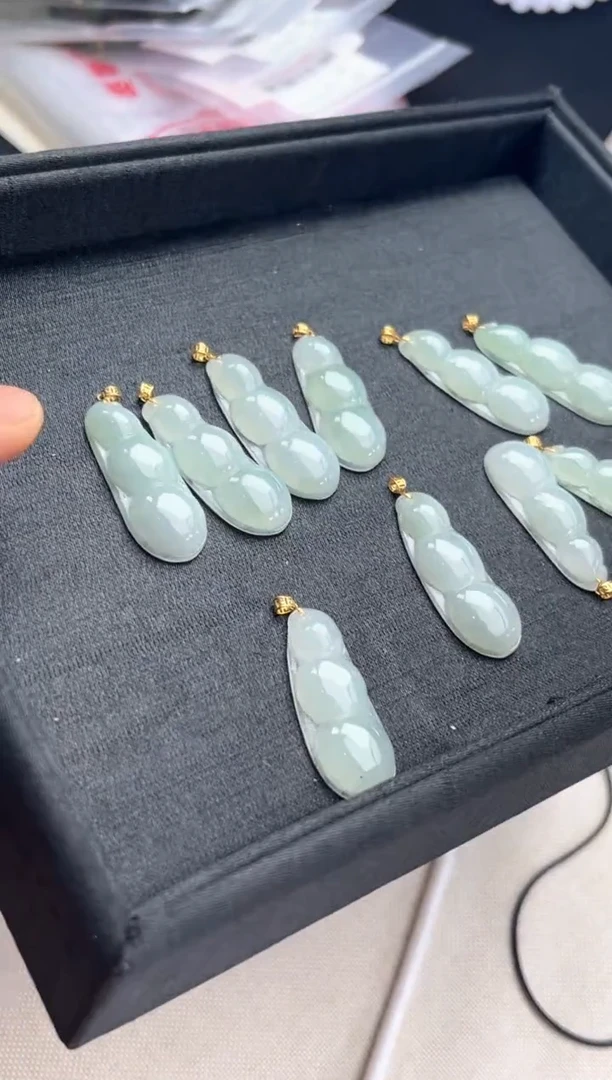 翡翠挂件未镶嵌豆子多样性发一件