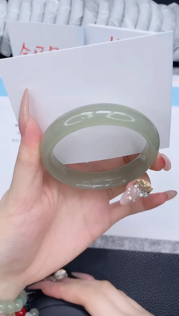 未镶嵌手镯石英质玉90-55.9