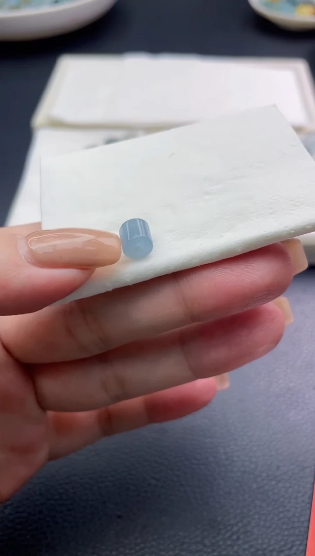 未镶嵌定制翡翠人**戏珠子