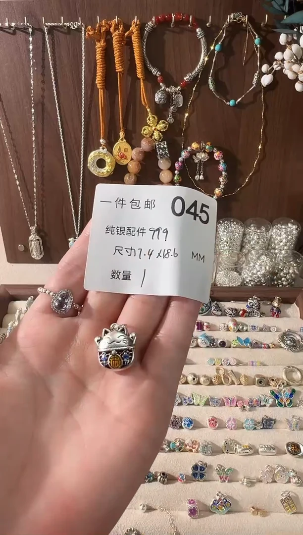 无足银珐琅彩福字扁招财猫吊件
