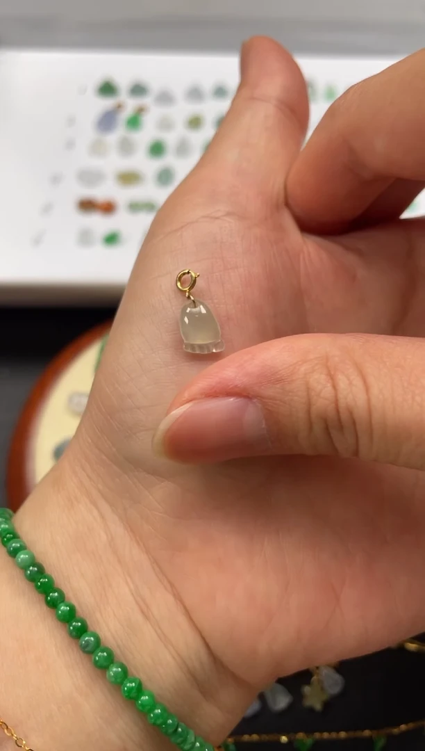 吊坠(不含链)18K金镶嵌翡翠一个JK151