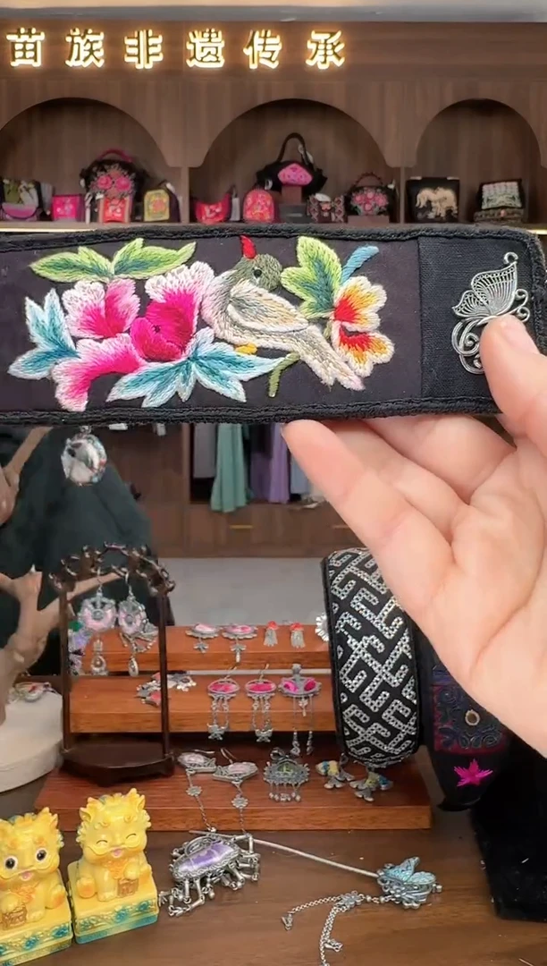 【闪购商品】织绣扶光苗绣传承61