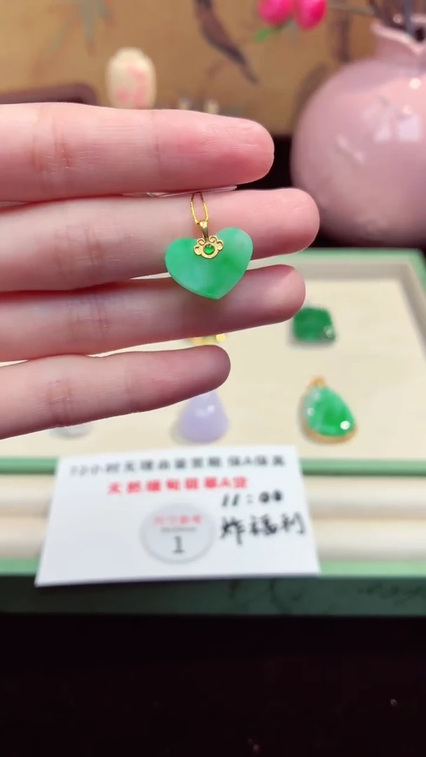 吊坠(赠链)未镶嵌翡翠翡翠吊坠62
