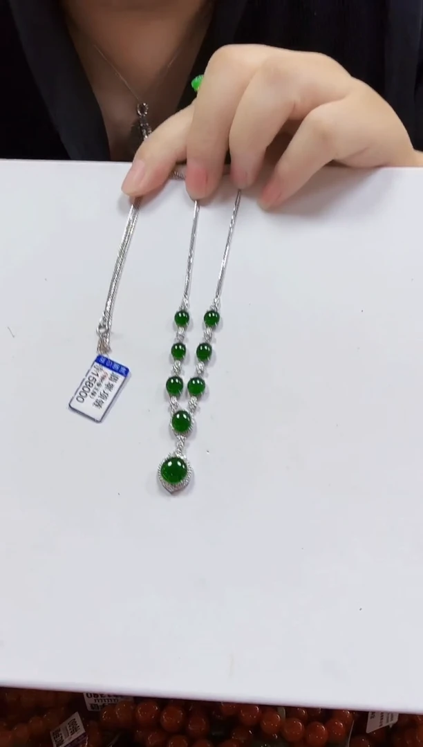 颈饰18K金镶嵌翡翠项链