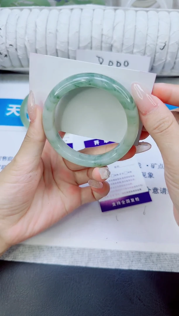 未镶嵌手镯石英质玉84/55