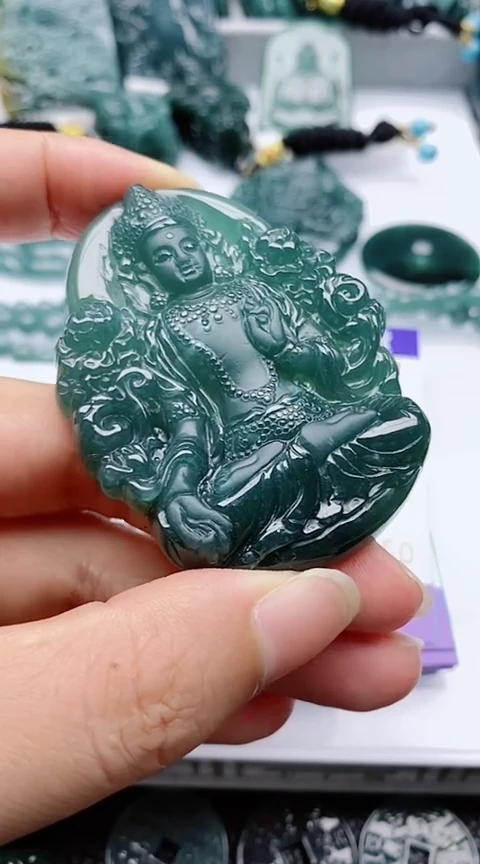 颈饰未镶嵌翡翠