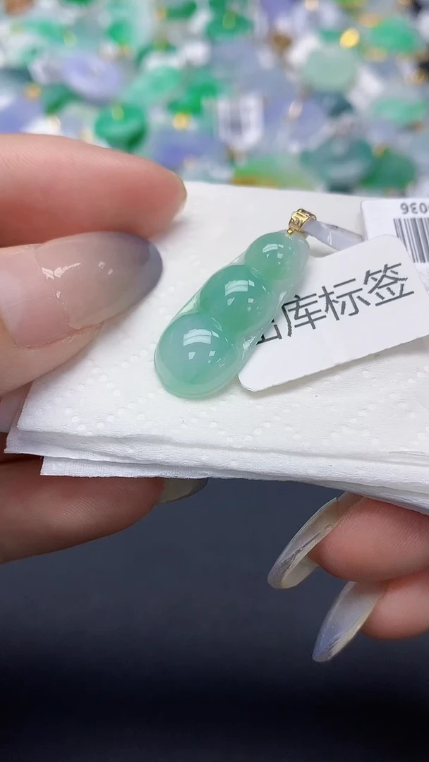 翡翠未镶嵌颈饰天然缅甸a货翡翠