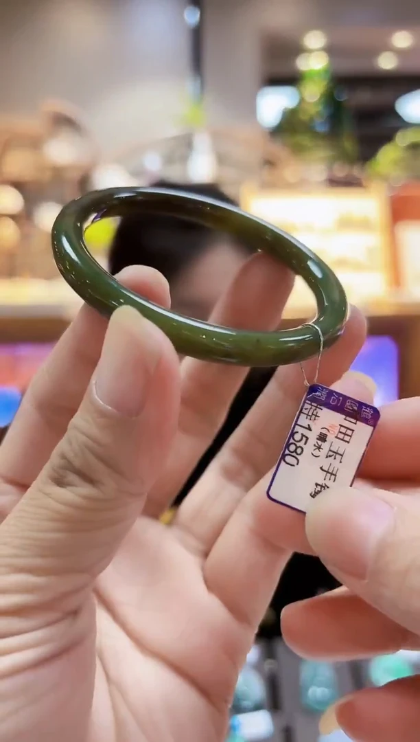 颈饰未镶嵌和田玉手镯53.7
