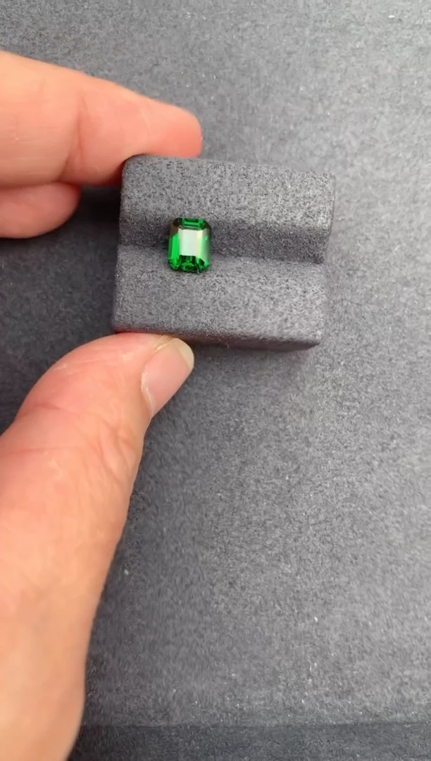 【闪购商品】石榴石（沙弗莱）裸石未镶嵌1.4ct沙弗莱