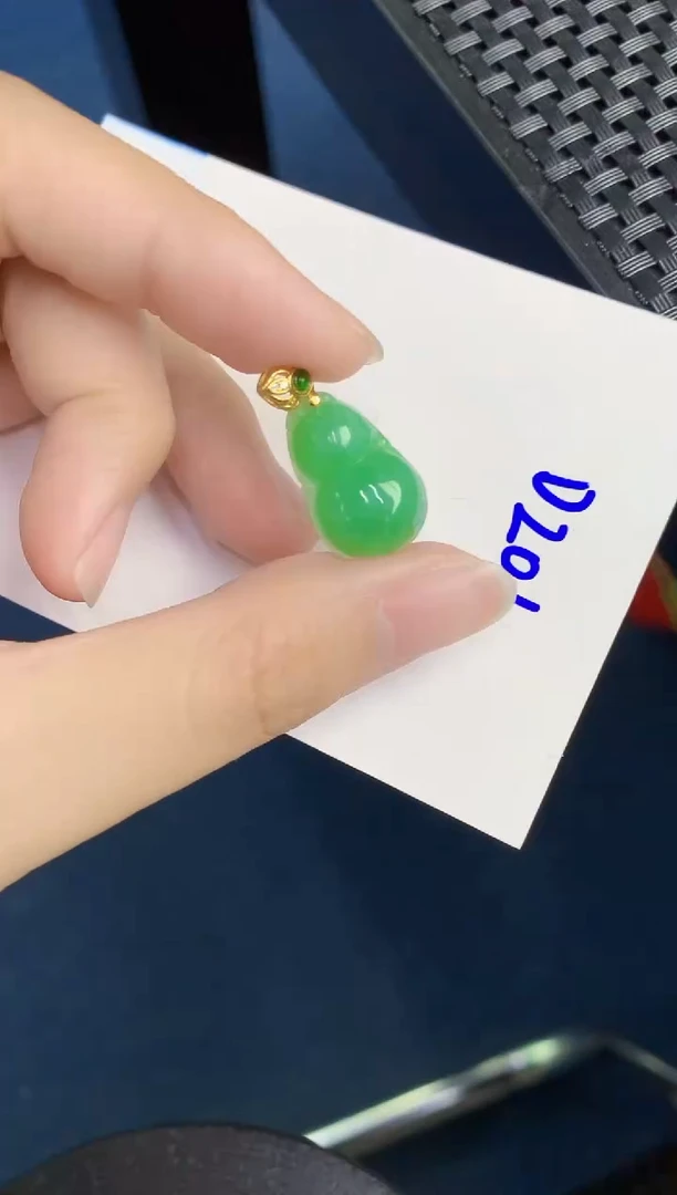 翡翠未镶嵌颈饰天然翡翠緬甸A貨