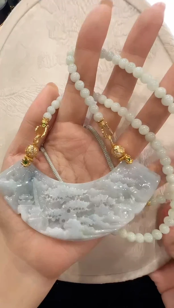 翡翠未镶嵌颈饰国风