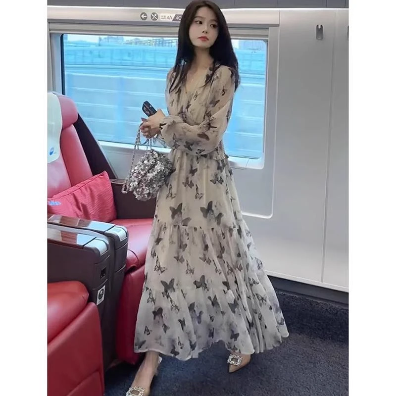 茶歇法式温柔系高级感度假风连衣裙女款爆款2025新款高级感轻奢