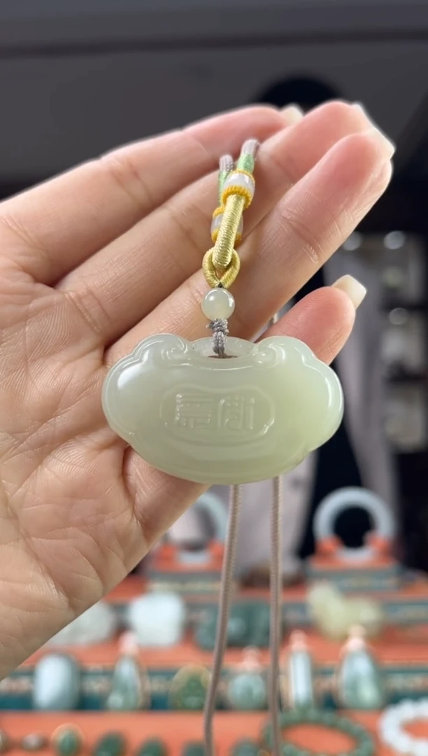 颈饰未镶嵌和田玉佩佩