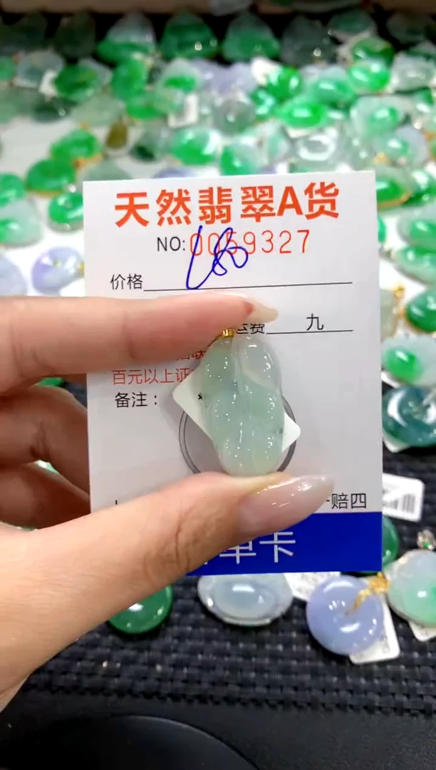 翡翠18K金镶嵌颈饰1111111111111111