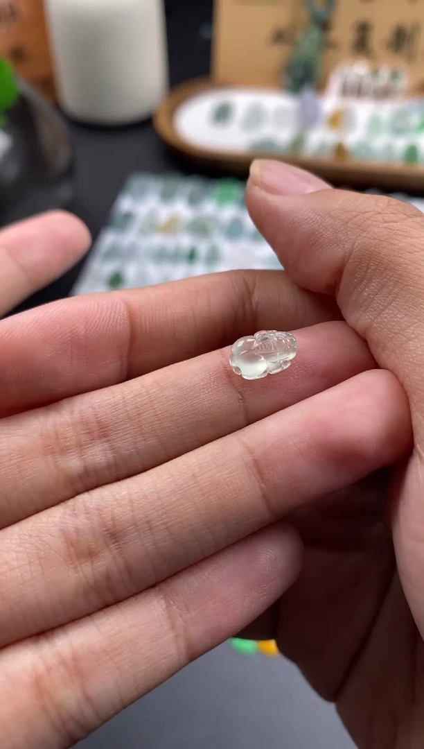 颈饰未镶嵌翡翠翡翠冰种裸石