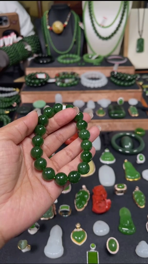 颈饰未镶嵌和田玉（碧玉）±12mm带矿点菠菜绿单圈