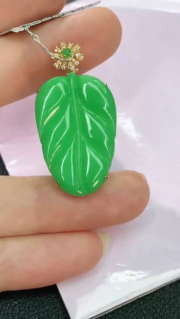 颈饰18K金镶嵌翡翠赠礼盒证书 珍珍