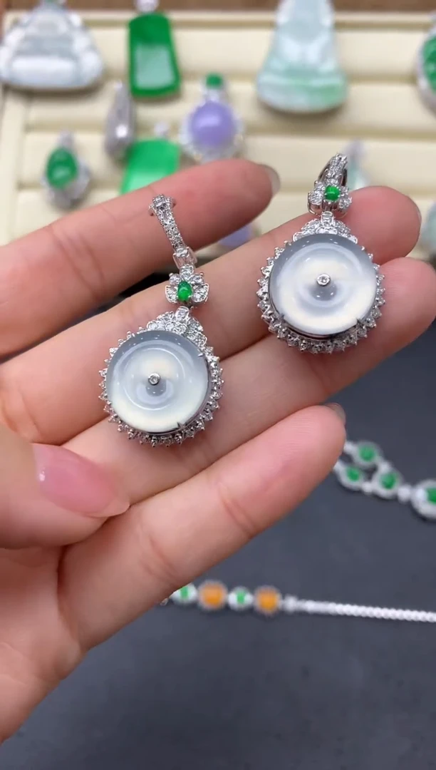 【闪购商品】翡翠颈饰18K金镶嵌575中国好珍宝