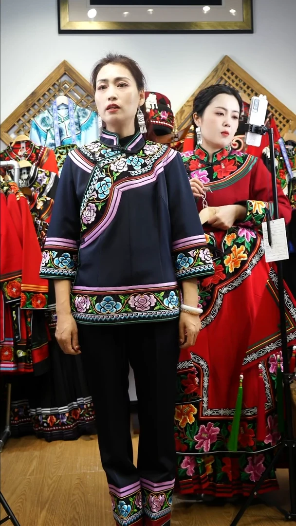 藏青色小短款套装  上衣+裤子  M码