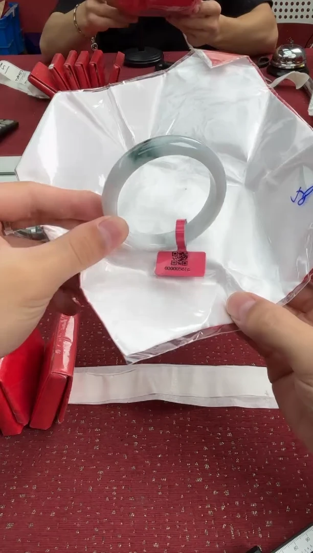 翡翠手镯未镶嵌18手镯