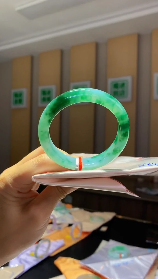 未镶嵌手镯翡翠-N84 圈口53 全款8.5万 定金2万