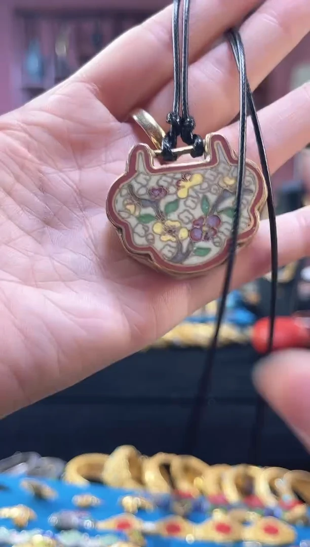 景泰蓝吊坠米黄色