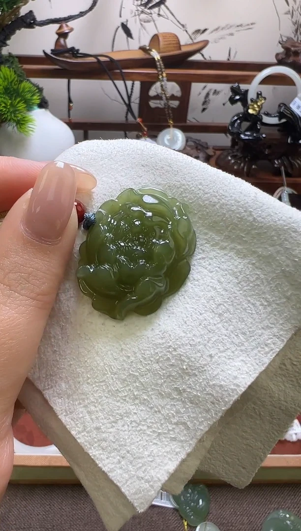 颈饰未镶嵌和田玉吊坠