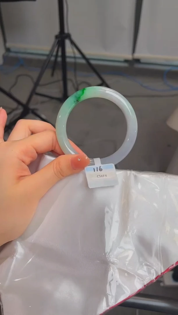 未镶嵌手镯翡翠手镯退货标签需完好