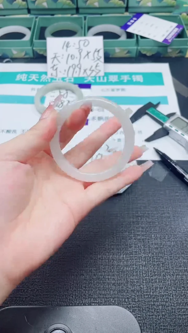 未镶嵌手镯石英质玉59-53