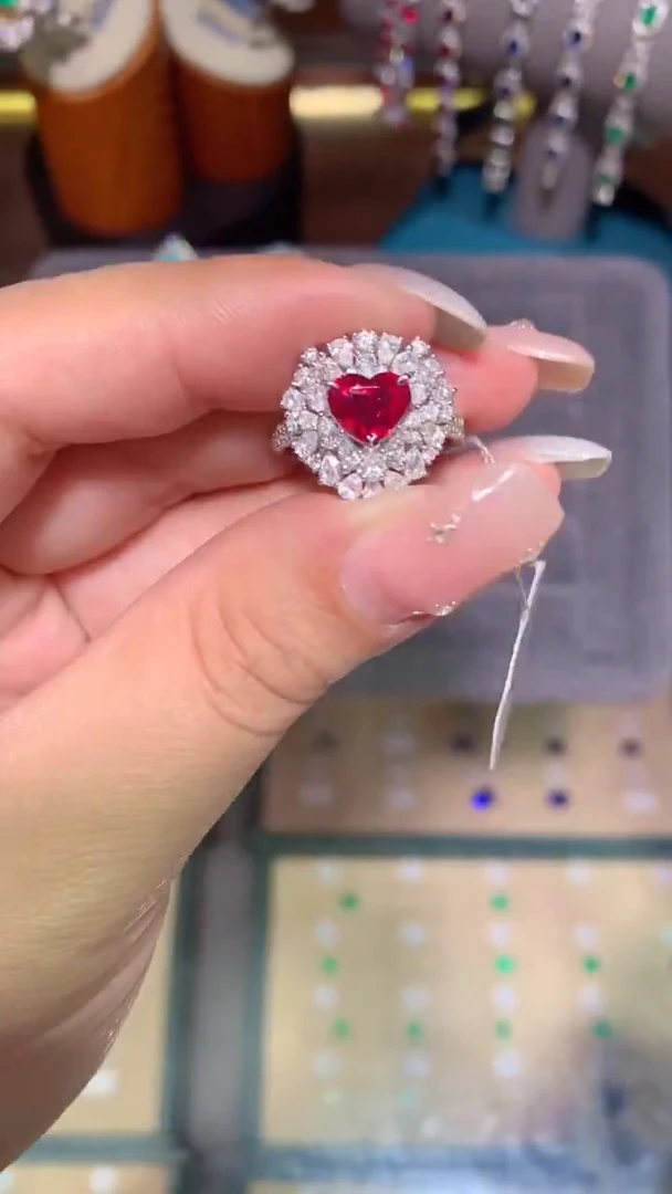 18K金镶嵌戒指红宝石1.26ct