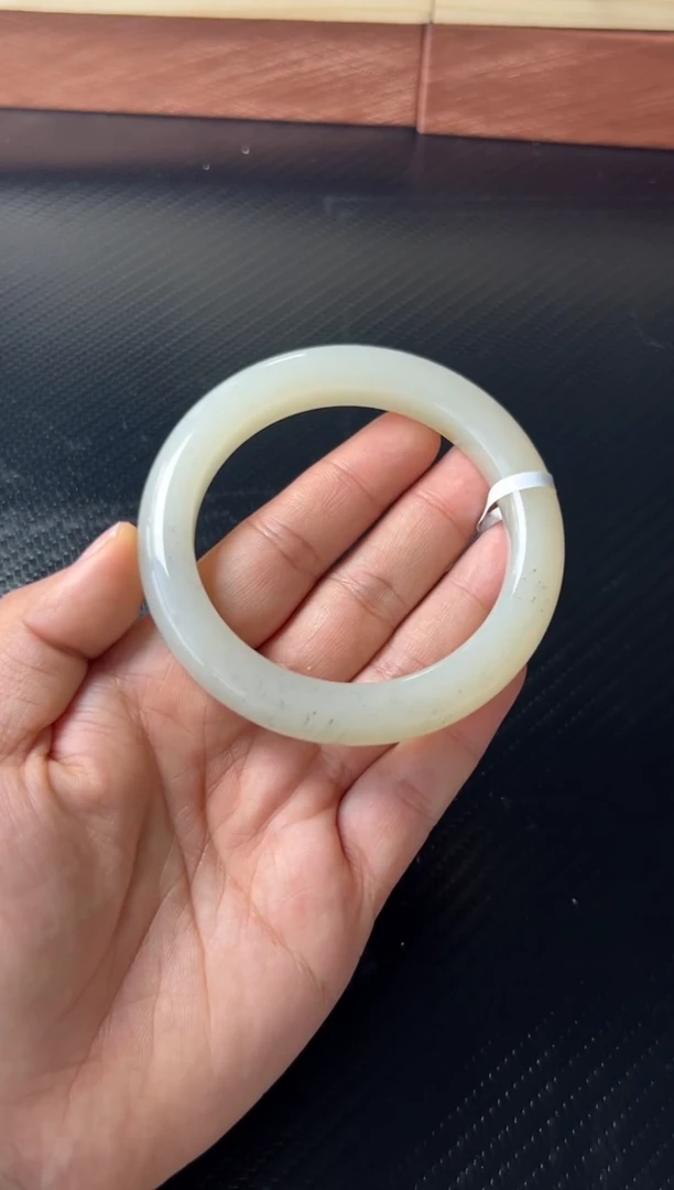 未镶嵌手镯和田玉黑山微色差58+M