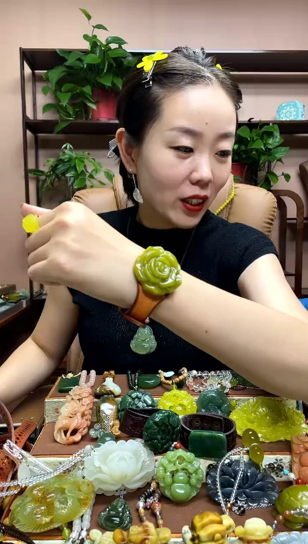 未镶嵌岫玉手牌多样性发货发其中之一