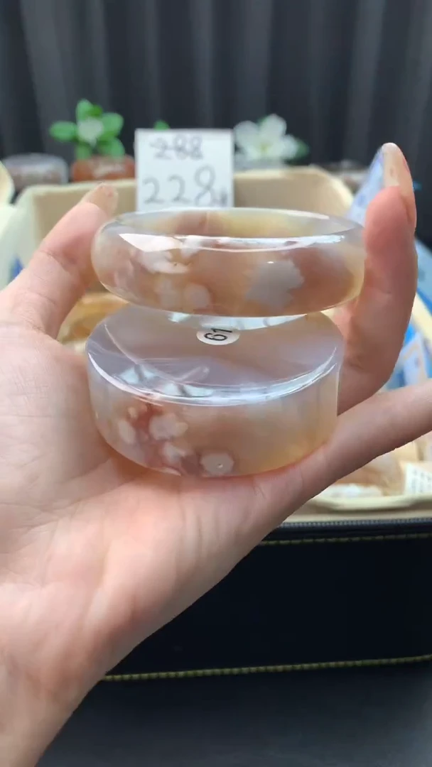 未镶嵌手镯石英质玉（61圈口）赠送镯心