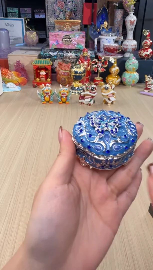 216七宝蓝色四角蝴蝶盒