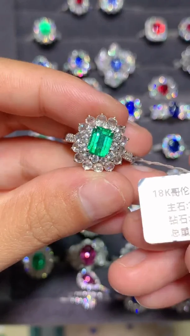 18K金镶嵌戒指祖母绿1.0ct