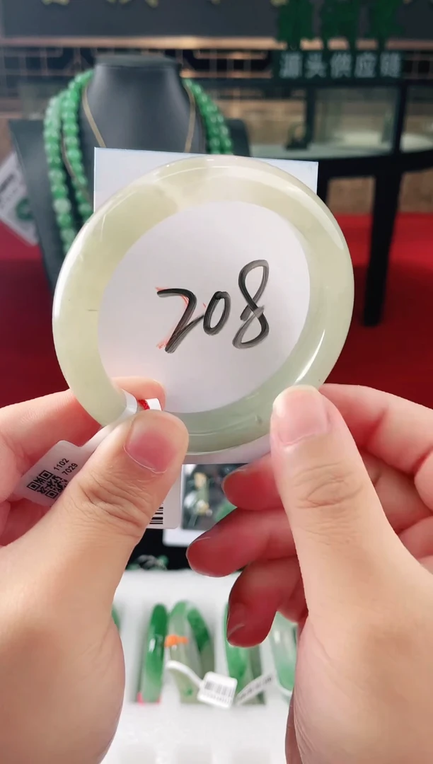 未镶嵌手镯石英质玉（非洲翠）微瑕介意勿拍