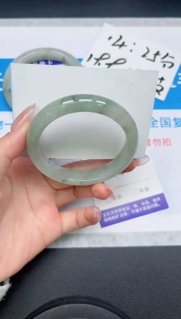 【闪购商品】石英质玉手镯未镶嵌25