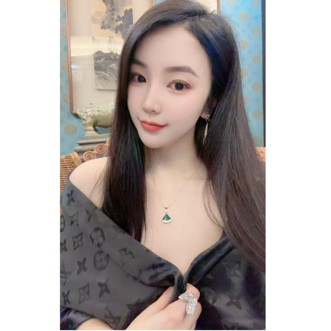 欧伦诗 钛钢项链 时髦轻奢 时尚小裙子L项链 精美礼盒装