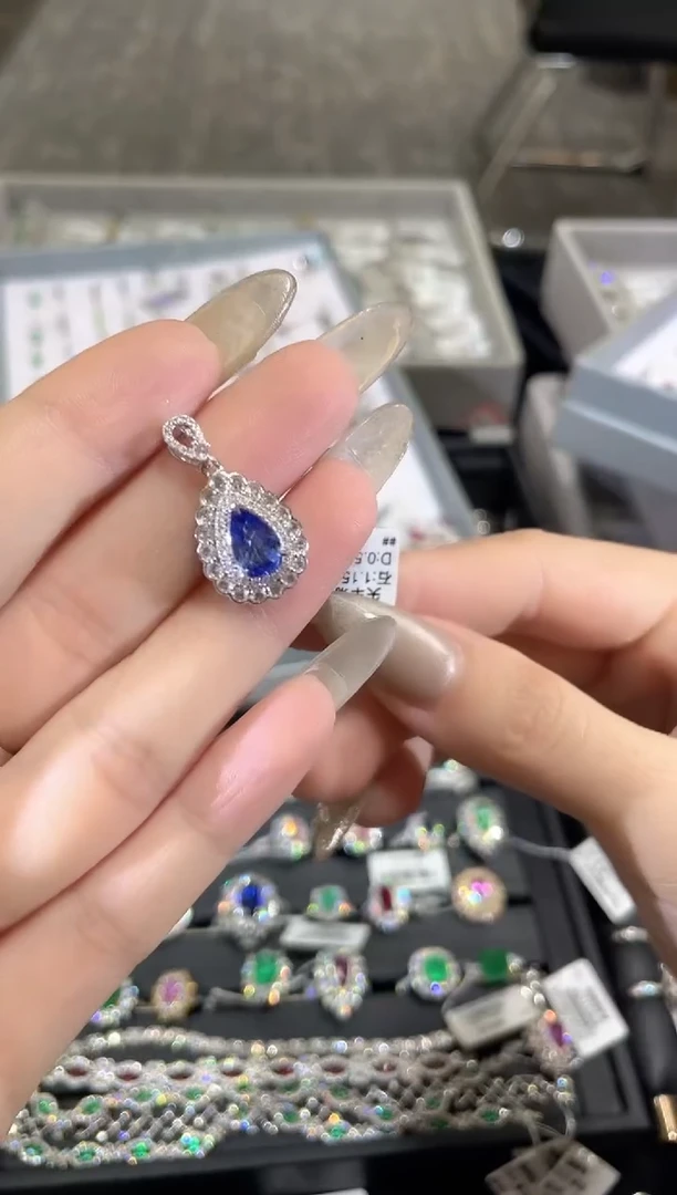 吊坠（不含链）蓝宝石18K金镶嵌YB