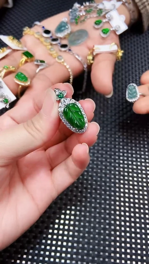 【闪购商品】翡翠吊坠(不含链)未镶嵌11111111