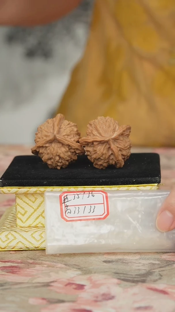 文玩核桃把件盘山三棱