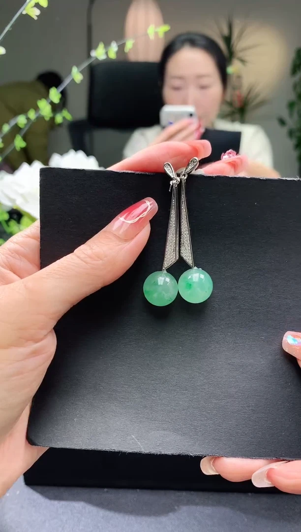 【闪购商品】石英质玉耳坠合金耳坠