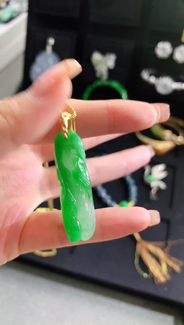 【闪购商品】翡翠吊坠(不含链)18K金镶嵌吊坠