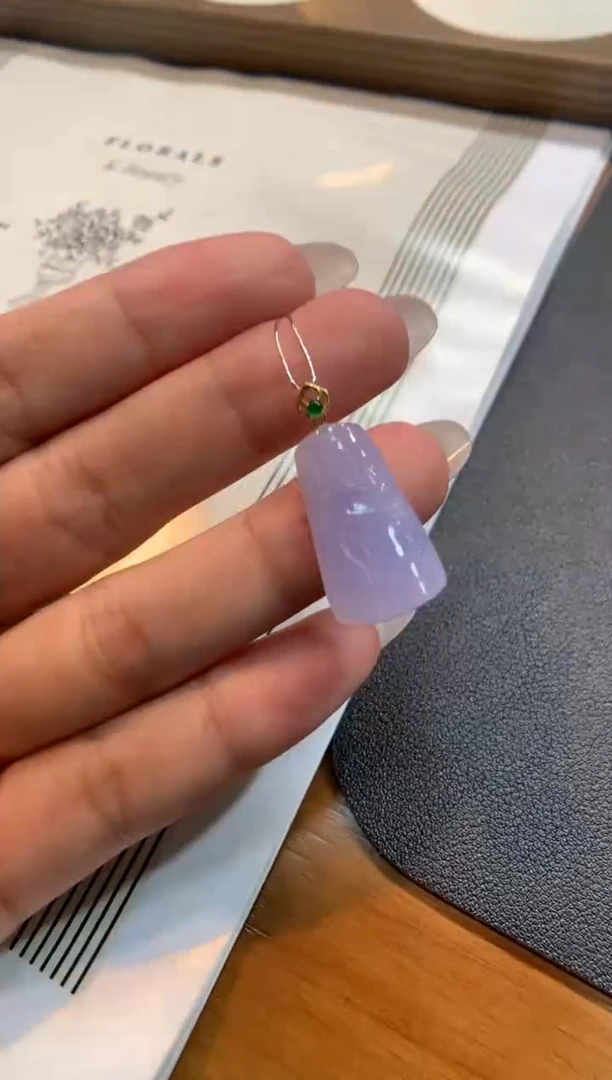 翡翠18K金镶嵌颈饰竹节